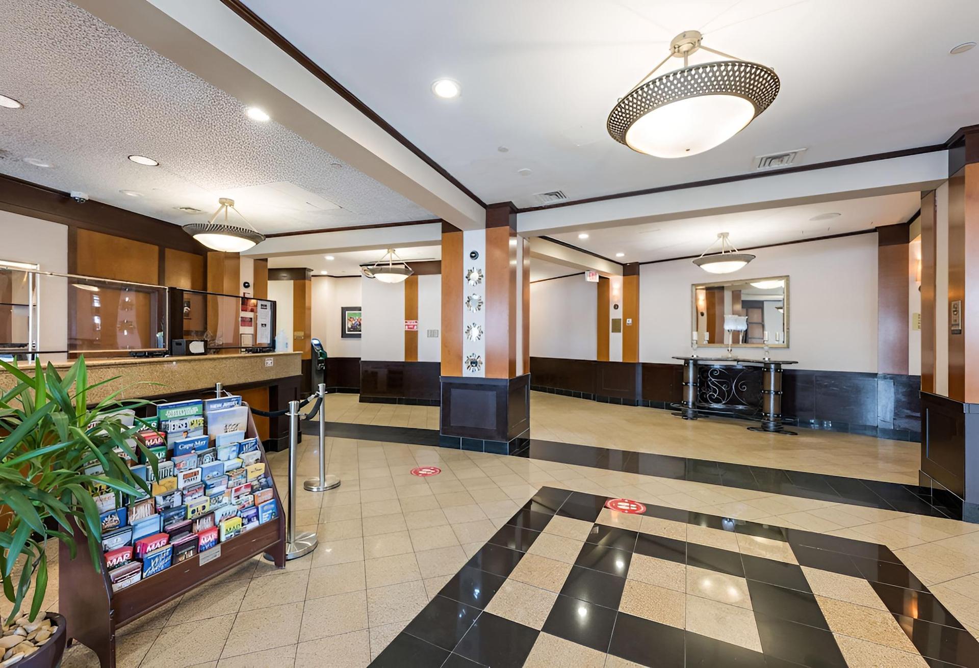 Clarion Hotel & Suites photo 2