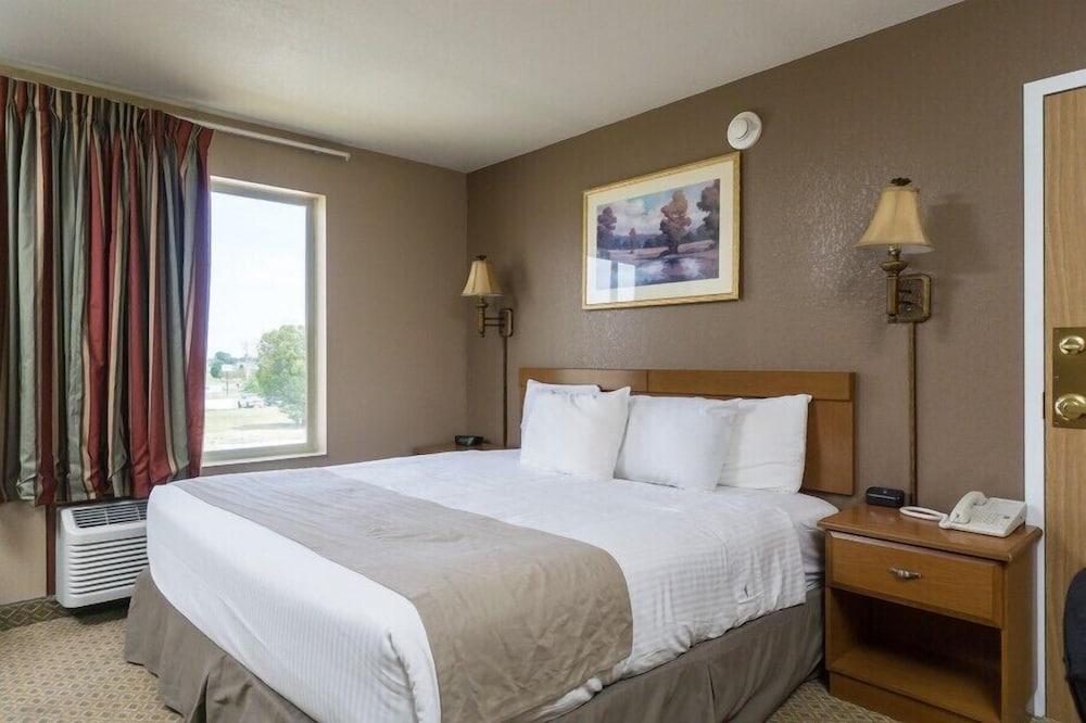 Baymont by Wyndham Jacksonville photo 19