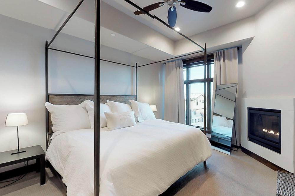 The Residences at Blackstone photo 4