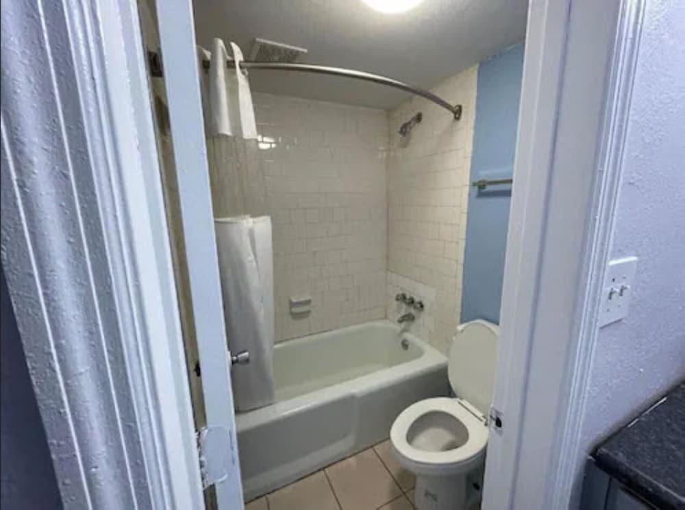 Budgetel Inn & Suites photo 5