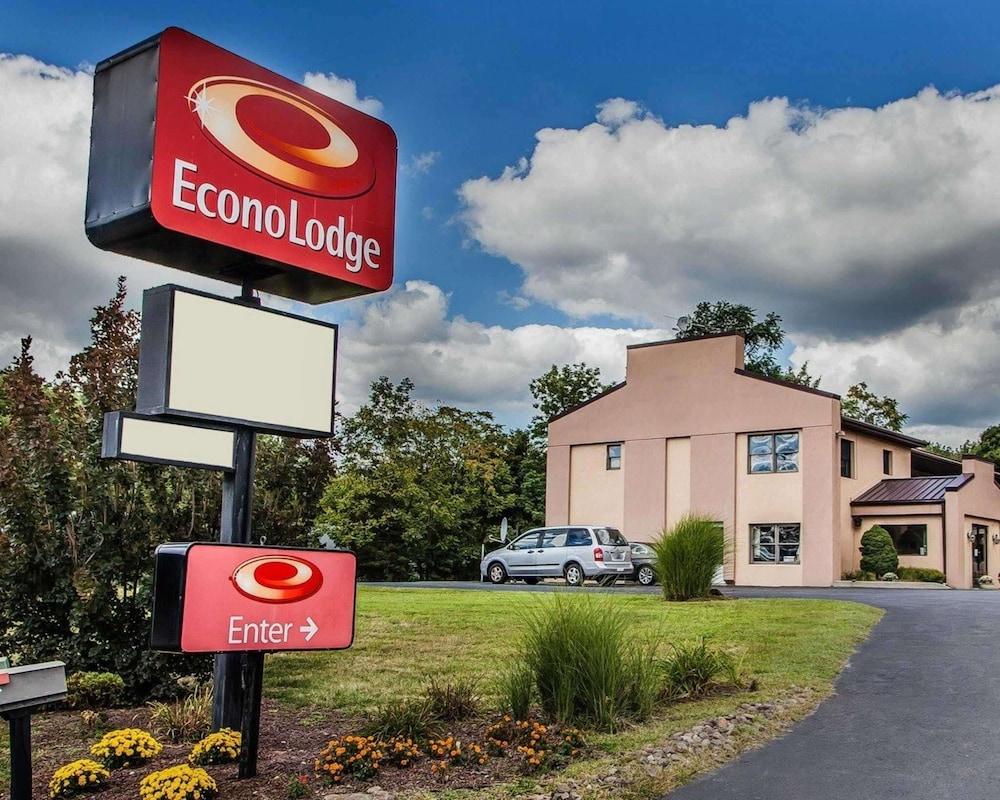 Econo Lodge Douglassville - Pottstown photo 1