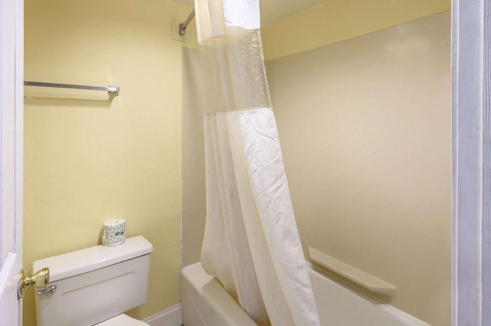 Quality Inn New Orleans I-10 East photo 24