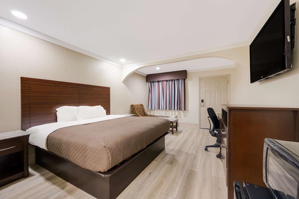 Americas Best Value Inn Houston Heights at I-45 photo 21