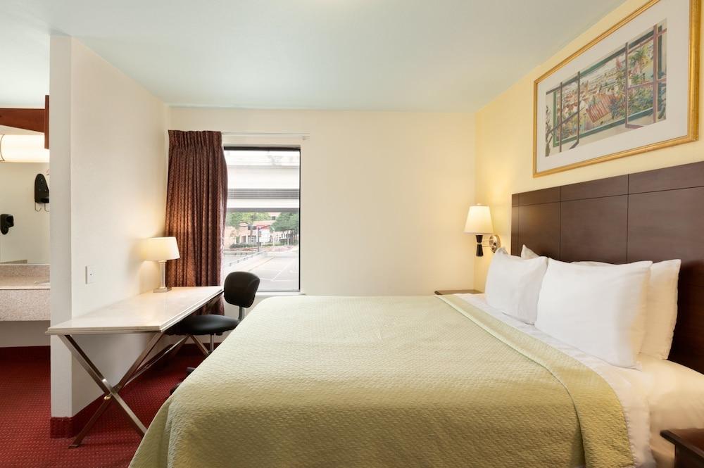 Days Inn by Wyndham Austin/University/Downtown photo 15
