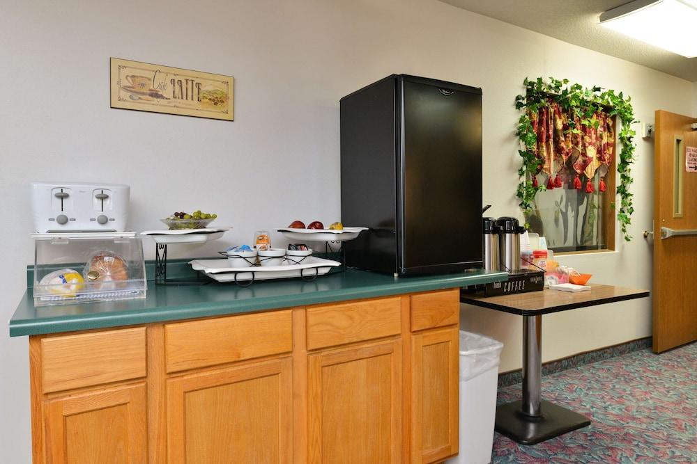 Americas Best Value Inn & Suites Clear Lake photo 13