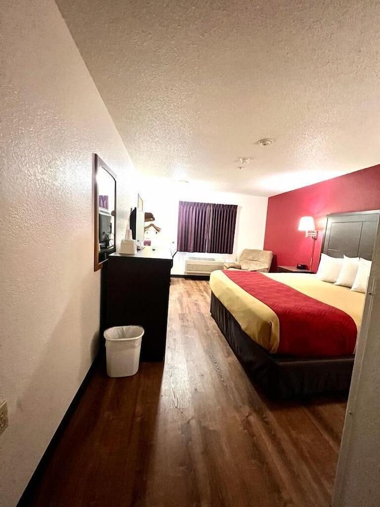 Econo Lodge Oacoma - Chamberlain West photo 15