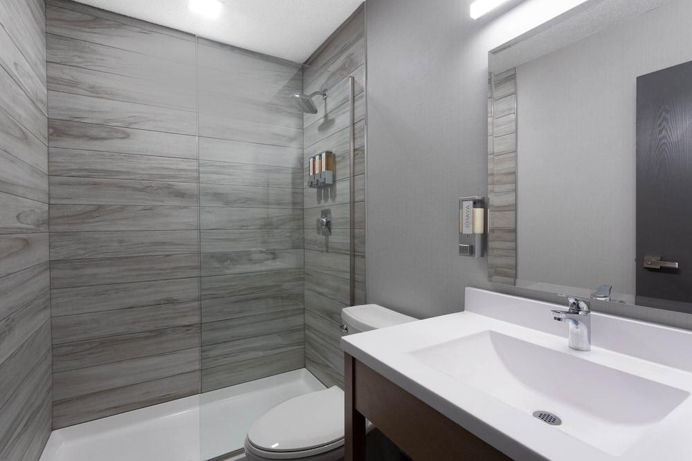 Travelodge by Wyndham Elkhart photo 21