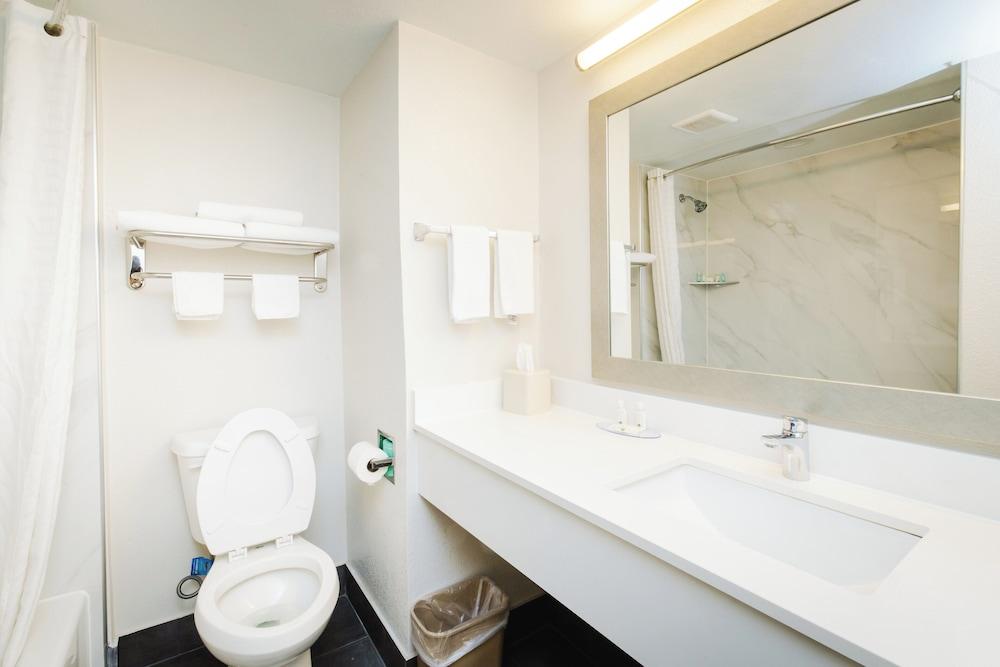 Quality Suites Houston Hobby Airport photo 22