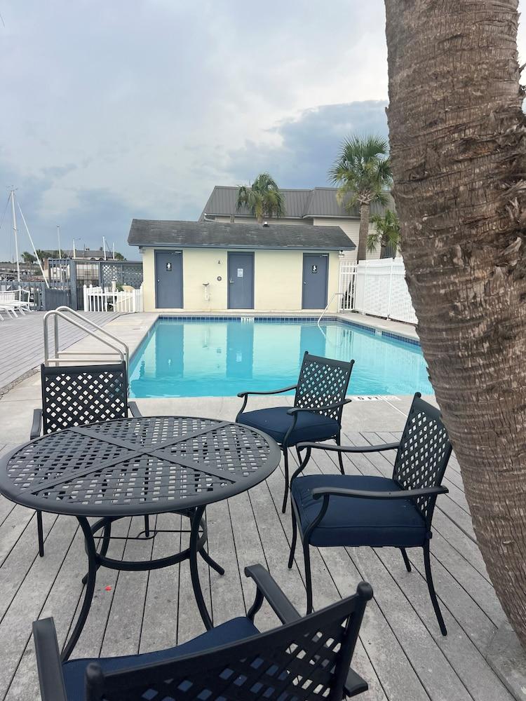 The Moorings Hotel and Marina photo 12
