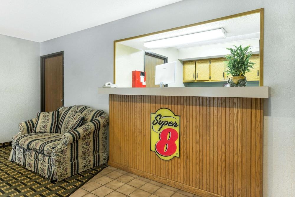 Super 8 by Wyndham Twinsburg/Cleveland Area photo 3