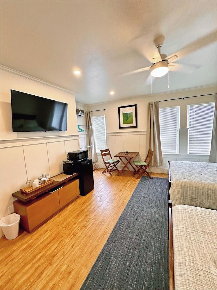 Hilo Town Inn photo 8
