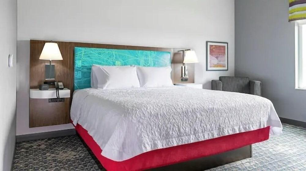 Hampton Inn & Suites North Attleboro photo 11