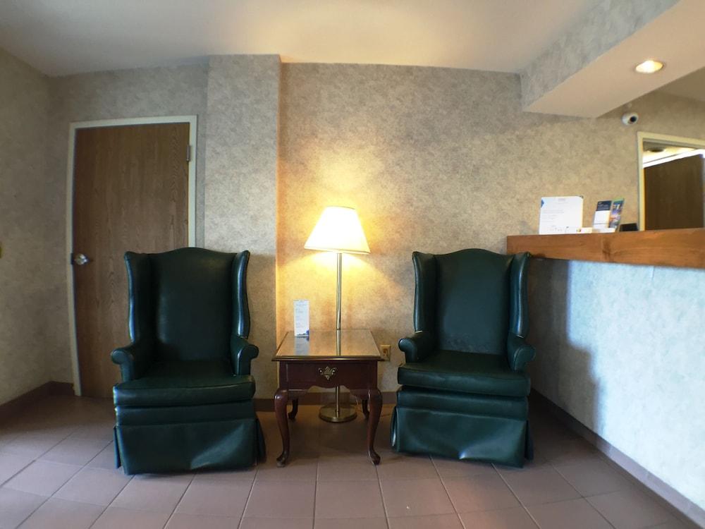 Super 8 by Wyndham Canandaigua photo 9
