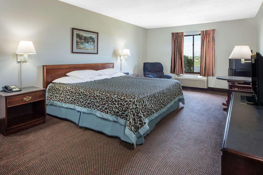 Days Inn by Wyndham Pontoon Beach photo 5