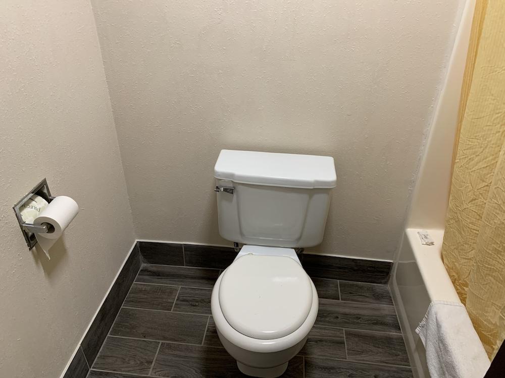 Budget Inn Ardmore photo 17