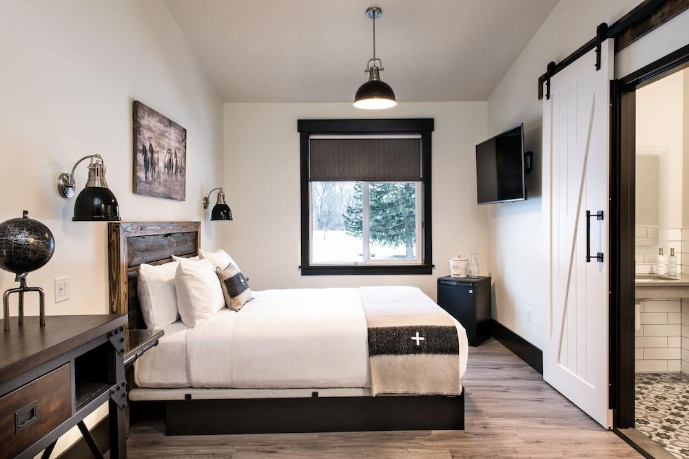 Compass Rose Lodge photo 11