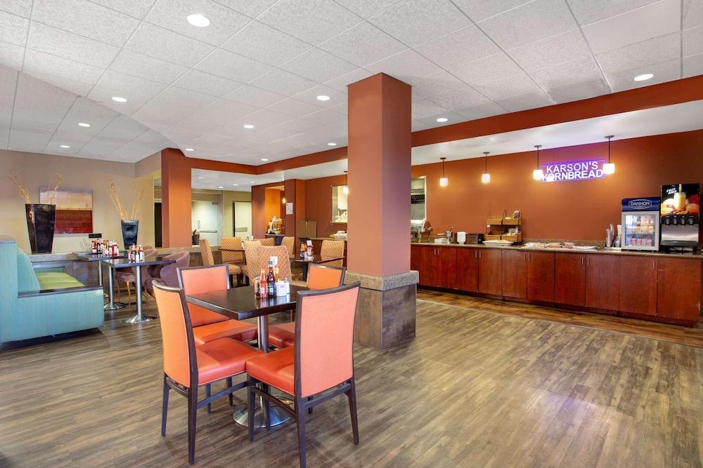 Holiday Inn Express & Suites Phoenix Midtown by IHG photo 22
