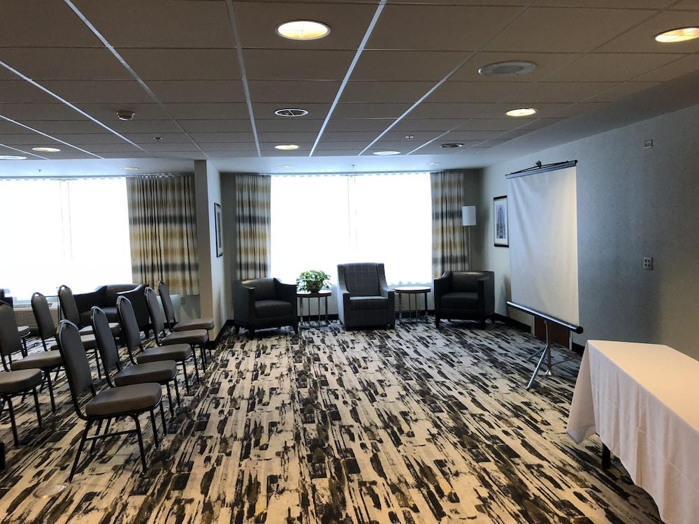 Wyndham Garden Buffalo Downtown photo 4