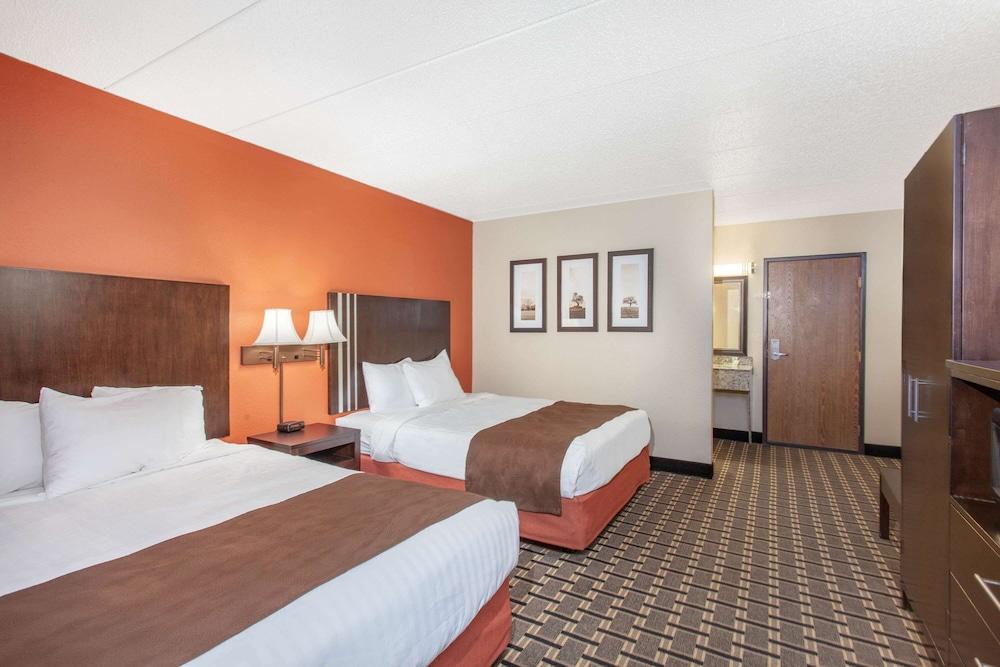 AmericInn by Wyndham Cloquet photo 6