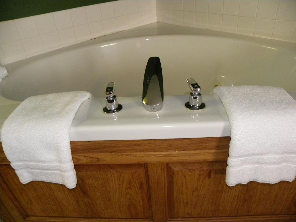New Victorian Inn and Suites photo 10