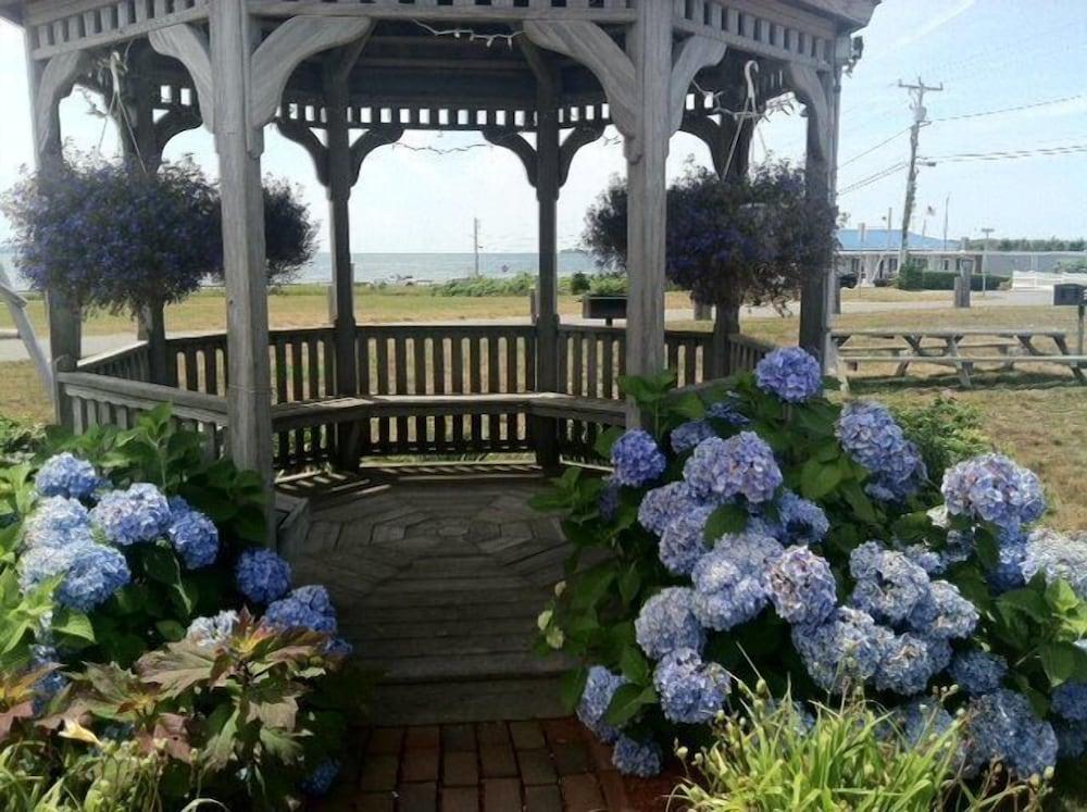 Mariner's Point Resort photo 38