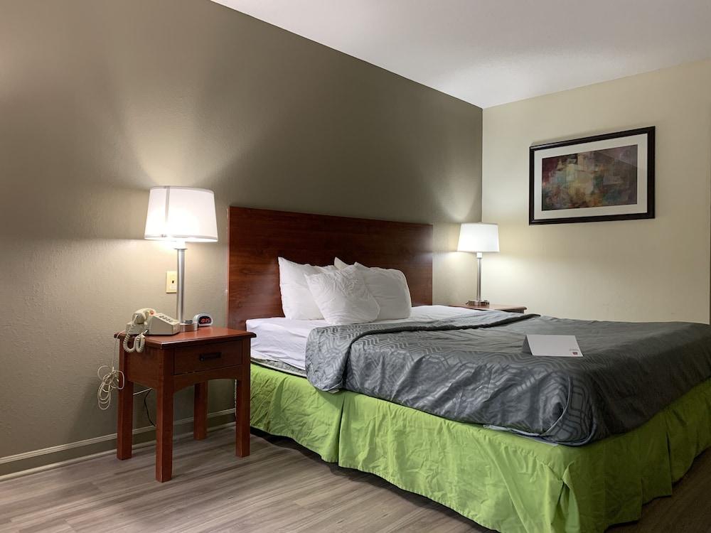 Econo Lodge Troy photo 29