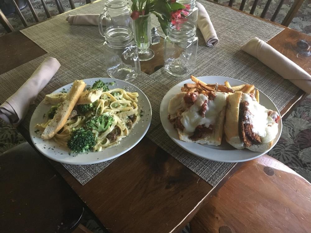 The Upper Pass Lodge at Magic Mountain photo 20
