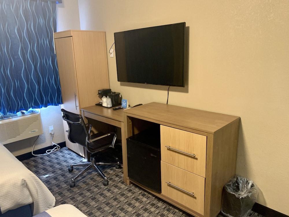 Days Inn by Wyndham Brooklyn Borough Park photo 41