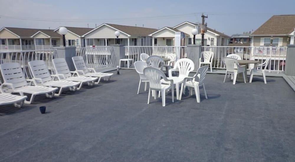 Quarterdeck Motel photo 8