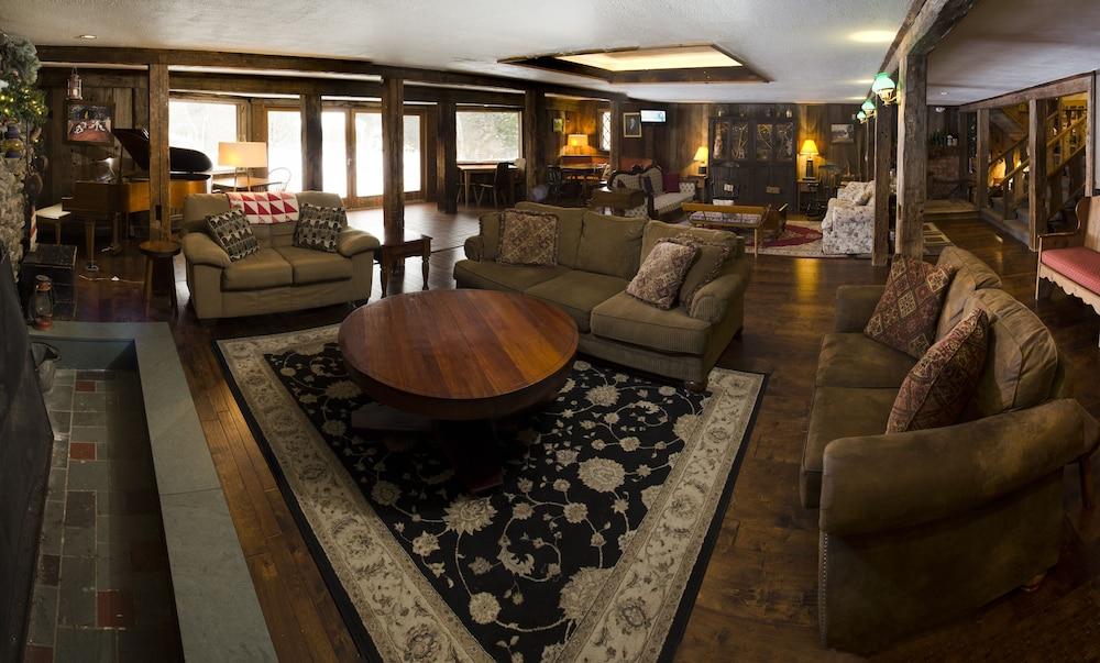 Summit Lodge photo 5