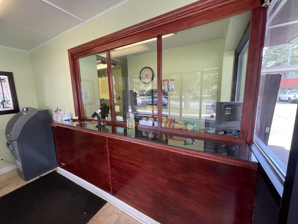 VIBE INN - WHIRLPOOL SUITES photo 2