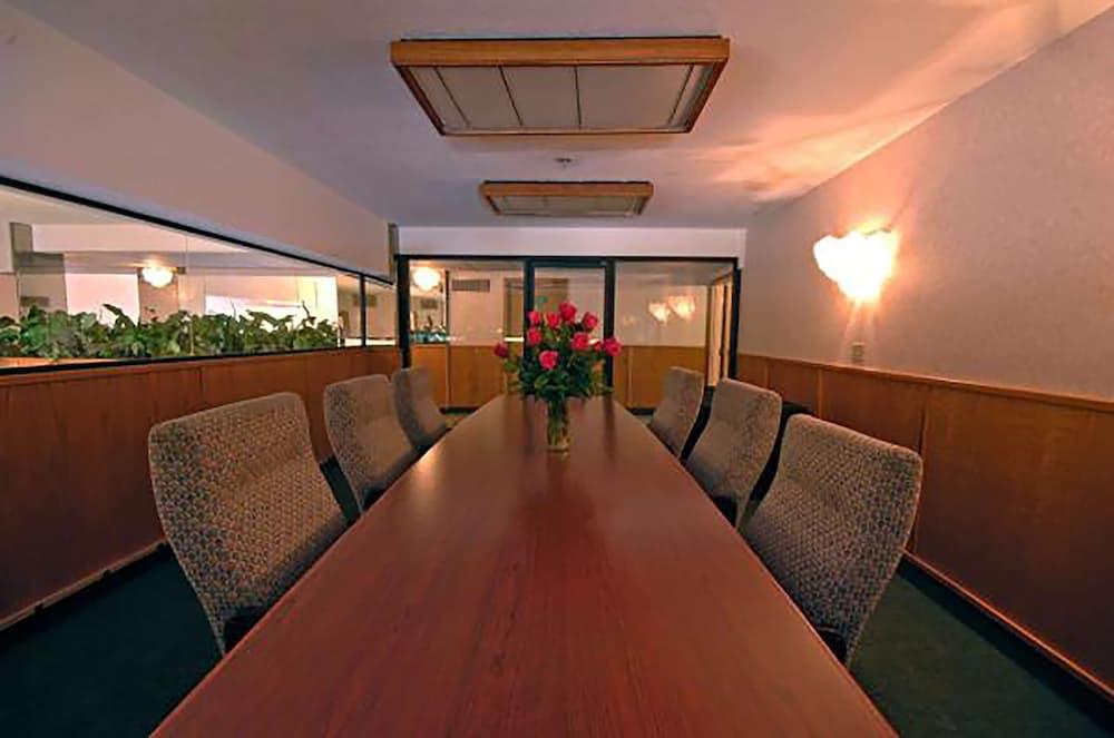 Shilo Inn Hotel & Suites - Yuma photo 21