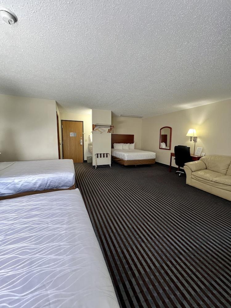 Reston Inn & Suites photo 8