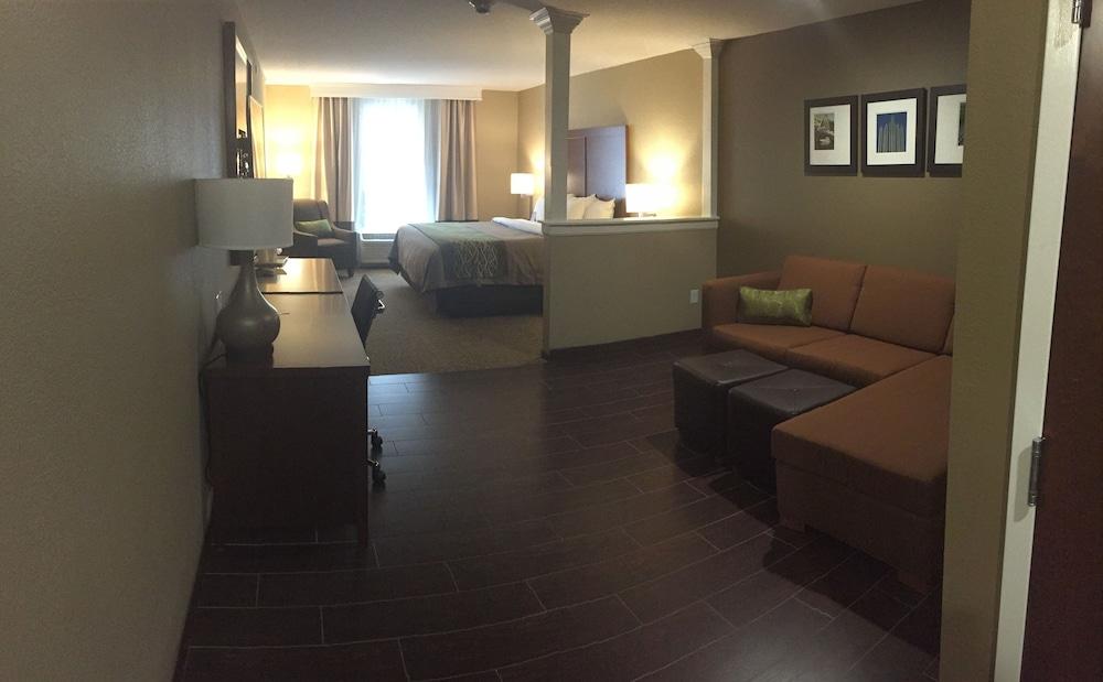 Comfort Inn & Suites Pittsburgh South photo 22