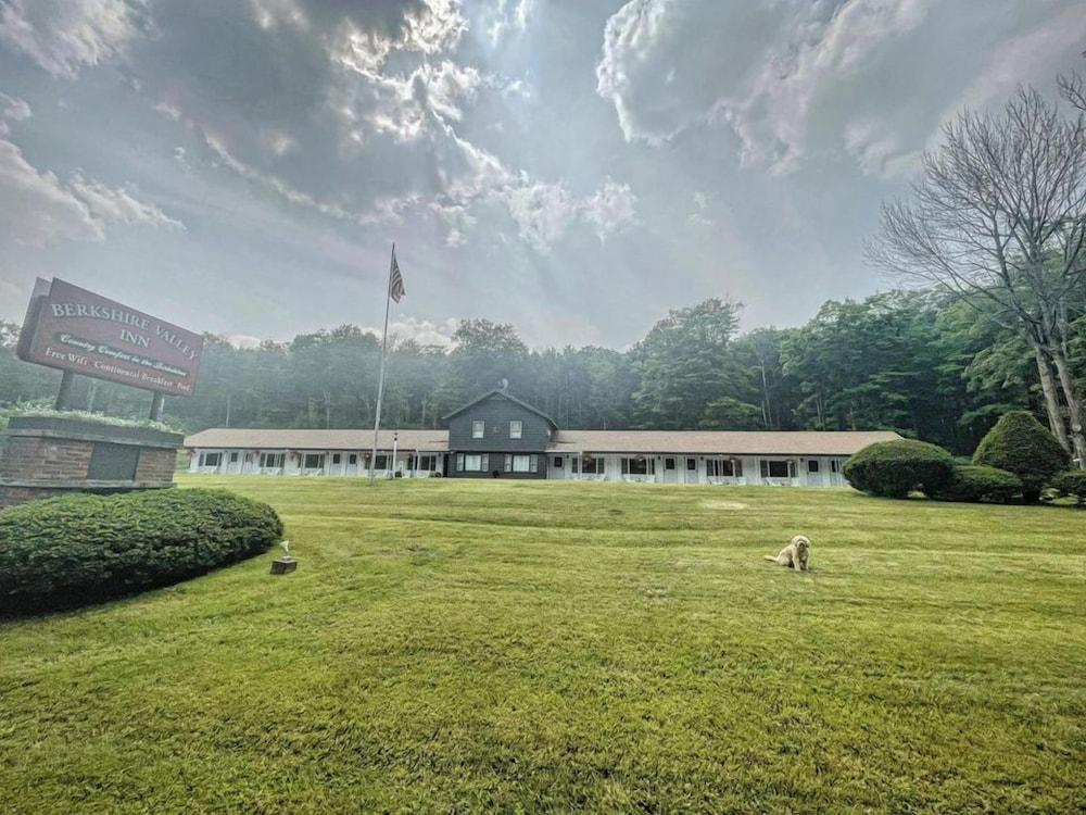 Berkshire Valley Inn — hotel in Williamstown