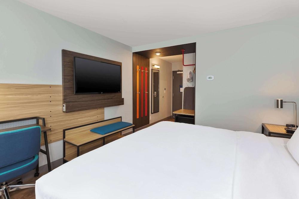 Tru By Hilton Comstock Park Grand Rapids photo 12