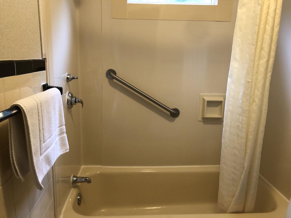 Wilbraham Inn photo 34