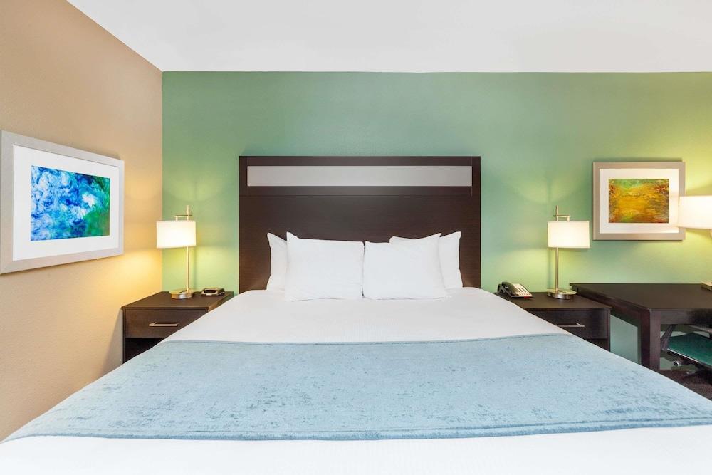 Baymont by Wyndham Midland Center photo 6