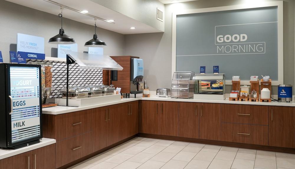 Holiday Inn Express & Suites Dallas Southwest-Cedar Hill by IHG photo 42