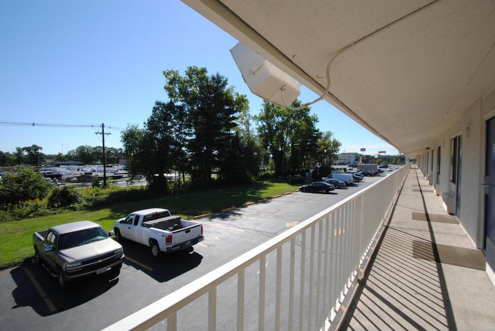 Motel 6 Chicopee, MA - Springfield photo 17