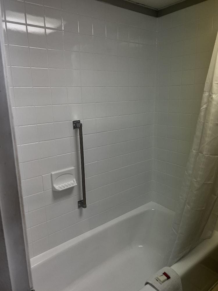 Days Inn by Wyndham Hays photo 39