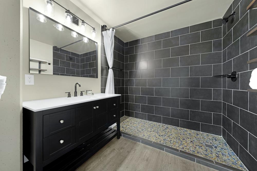 The Suites at Prairie Falls & Event Center photo 47