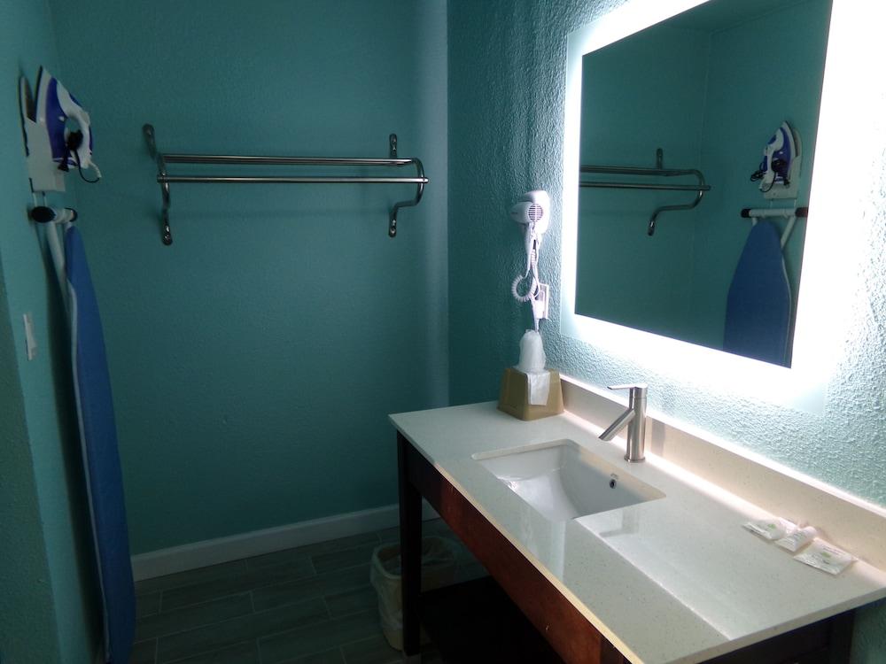 Regal Inn photo 15