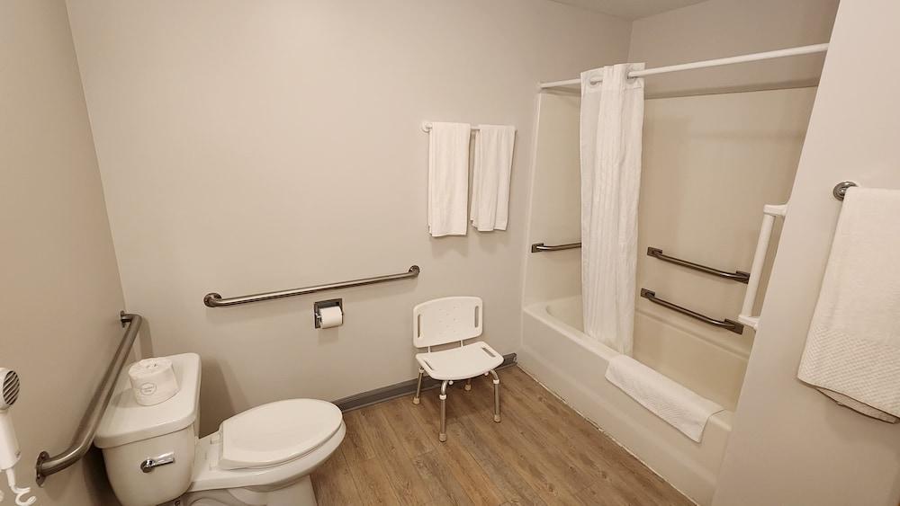 Econo Lodge Lakeshore photo 47