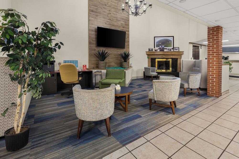 Suburban Studios Altoona photo 7