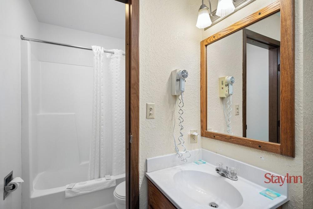 StayInn - Grand Forks photo 13