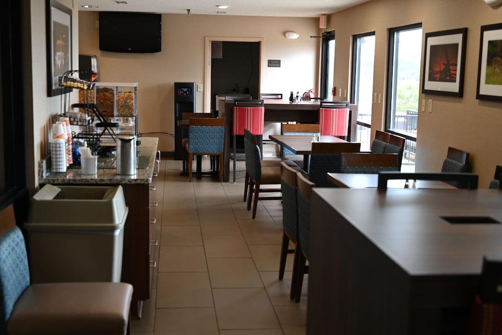 Giles Hotel Inn & Suites photo 28