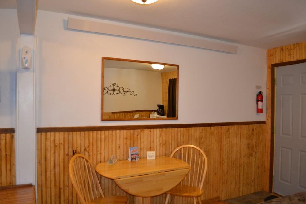 Ponderosa Pines Inn and Cabins photo 16