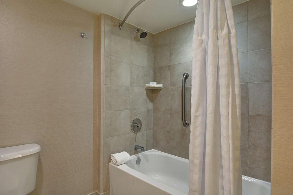 Embassy Suites Hotel Winston-Salem photo 24