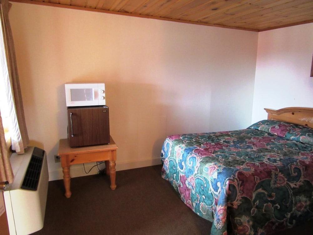 Traveler's Lodge photo 11